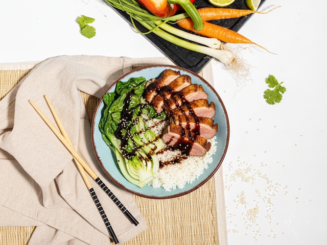 Kachní prso s Hoisin omáčkou, pak choi a rýží