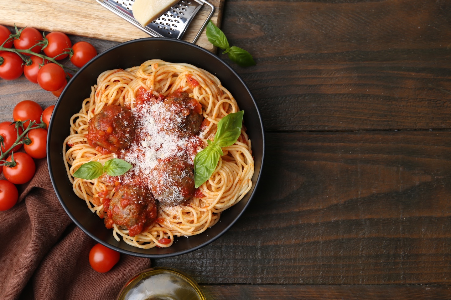 Masové kuličky v rajčatové omáčce s těstovinami