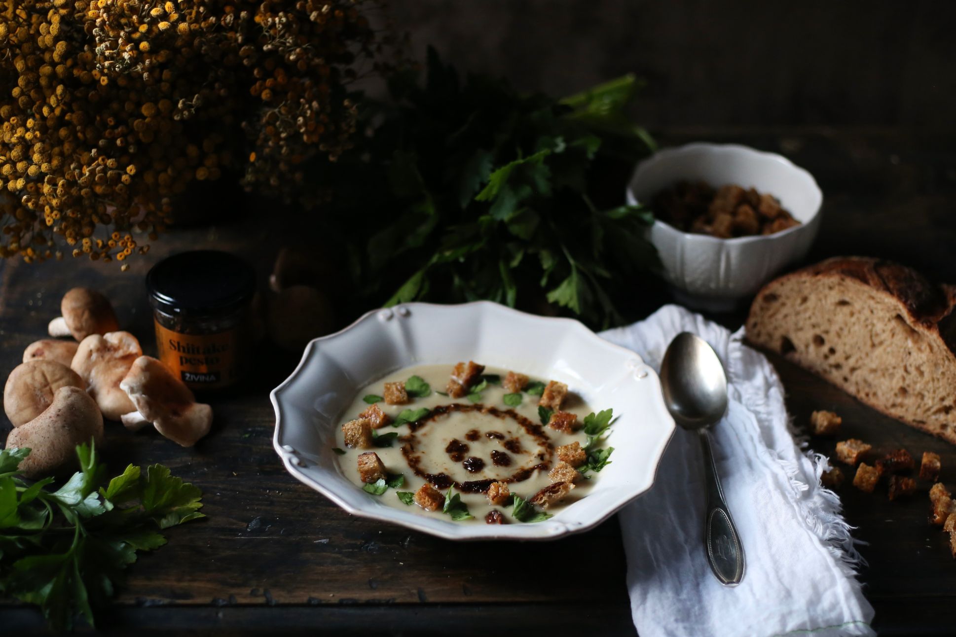 Pastináková polévka s shiitake pestem