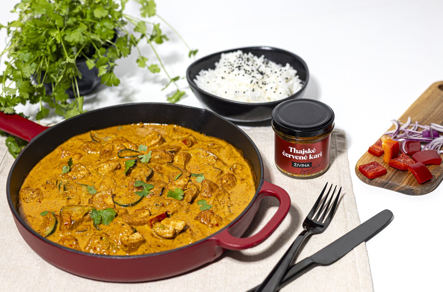 Kuřecí na červeném thajském kari