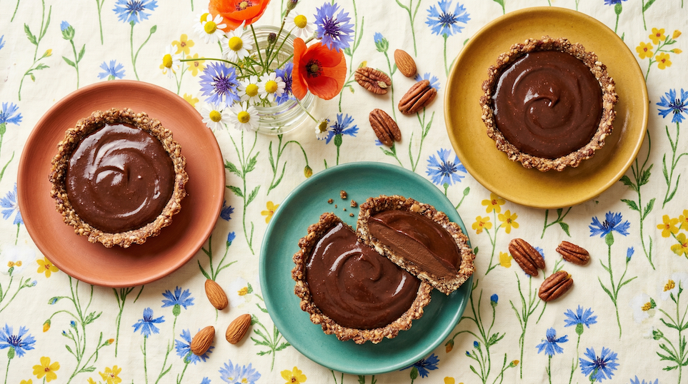 Raw mandlové košíčky s datlemi a kakaovo-kávovou náplní