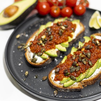 Salsa dip bez přidaného cukru je hustá rajčatová omáčka vyrobená v Přerově. Díky výrazné chuti je skvělým pomocníkem na vaření. Do tortily, k nachos nebo do salátů.