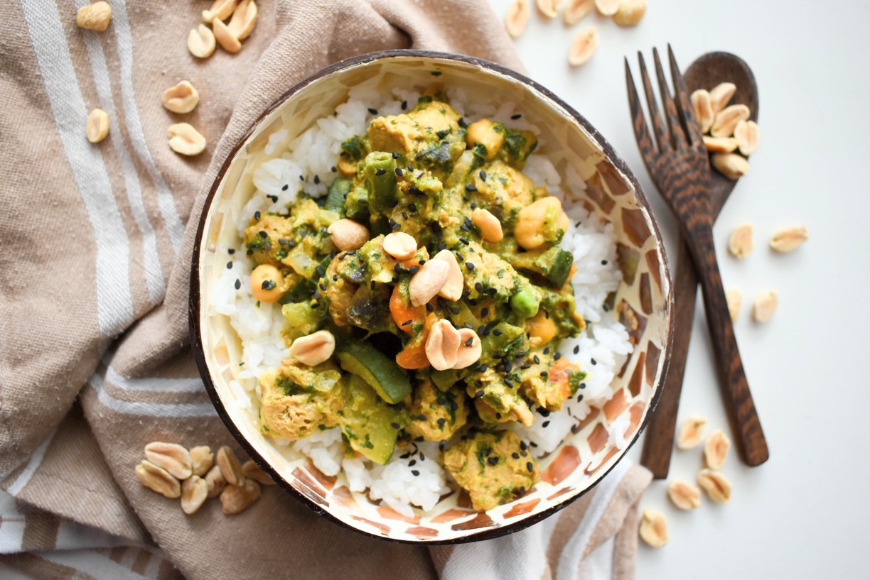 CIZRNOVÉ CURRY SE SÓJOVÝMI KOSTKAMI