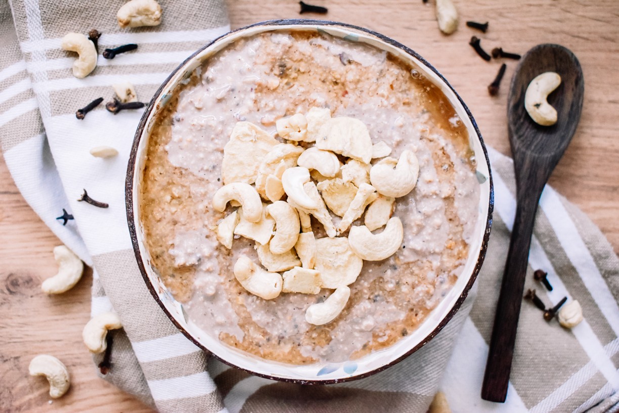 KEŠU KAŠE S LYO BANÁNY A HREBÍČKEM