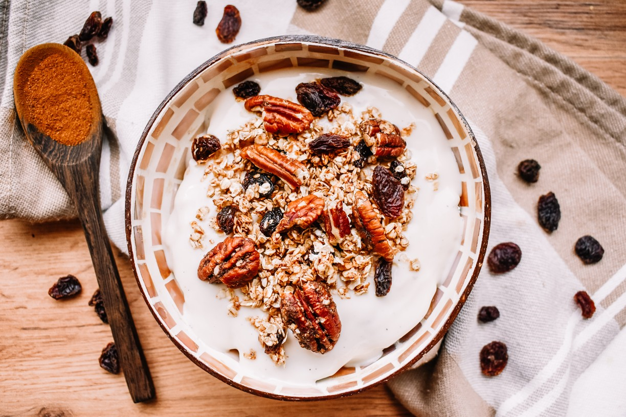 GRANOLA SE SKOŘICÍ A PEKANY