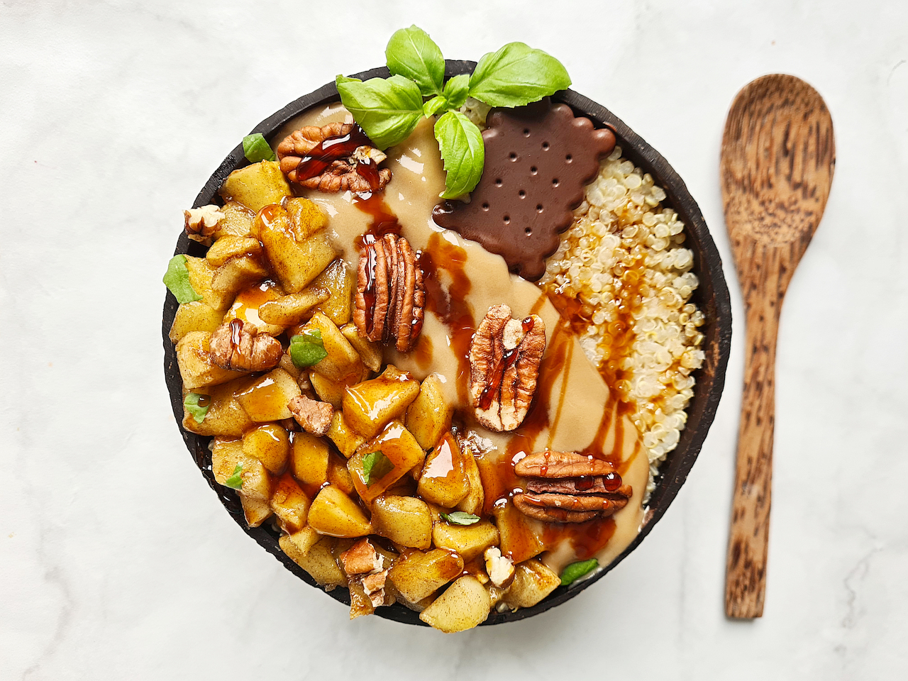 JAK UDĚLAT KAŠI Z QUINOY S KARAMELIZOVANÝM JABLKEM?