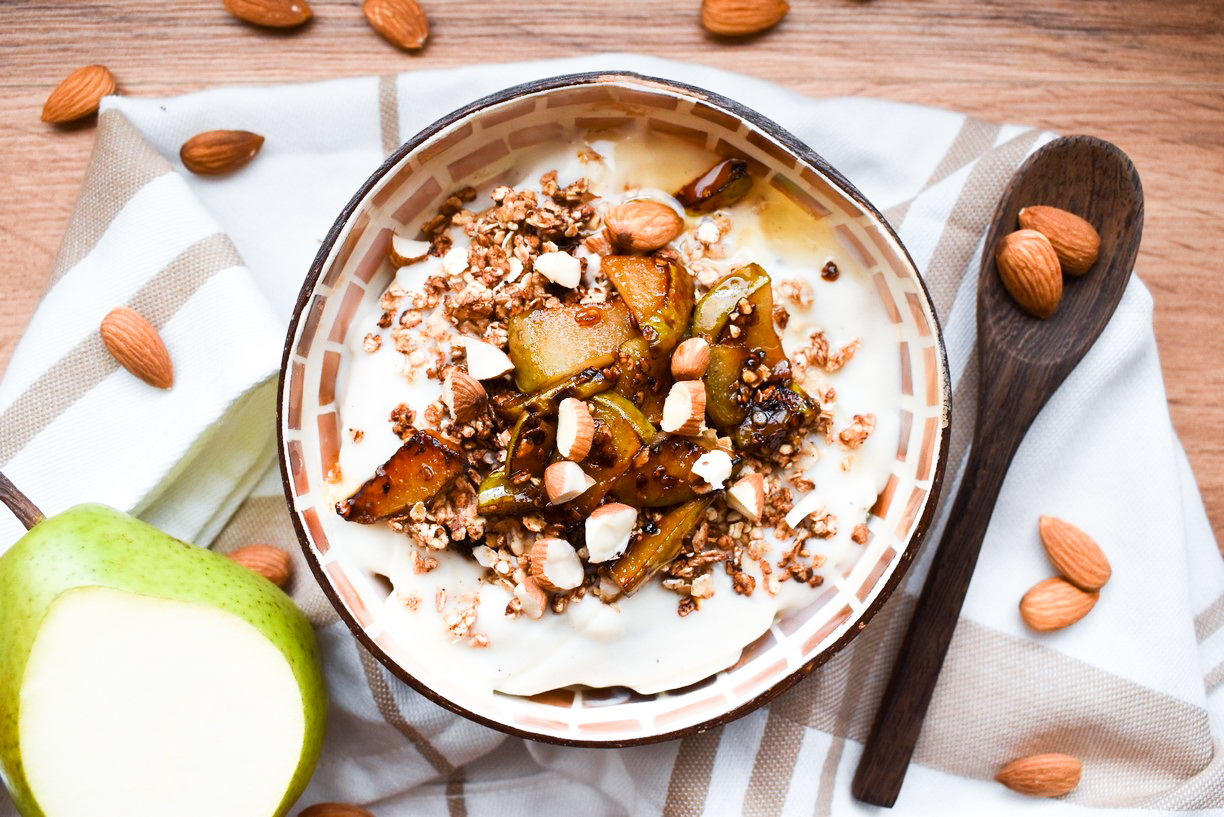 GRANOLA S KARAMELIZOVANOU HRUŠKOU