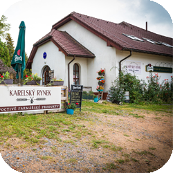 prodejce_karelsky_rynek1