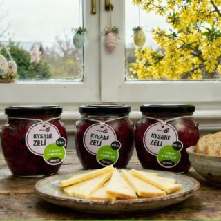 Kysané zelí červené s jablky a fenyklem Šťavnaté červené zelí jsme nechali pomalu fermentovat spolu s křupavým jablkem a...