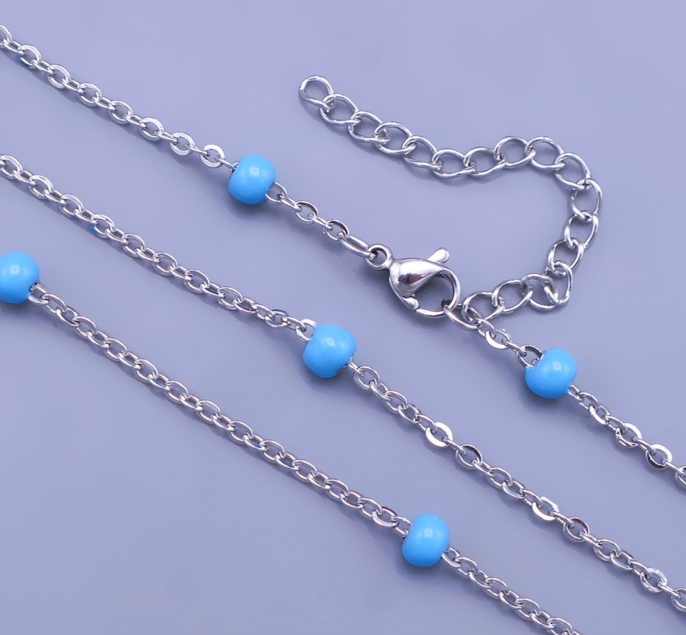 Řetízek z chirurgické oceli s modrými perličkami