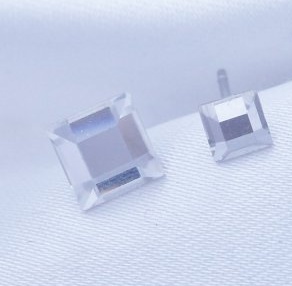 Ocelové náušnice čtverečky - čiré krystaly Swarovski Rozměry: Velikost 4 mm