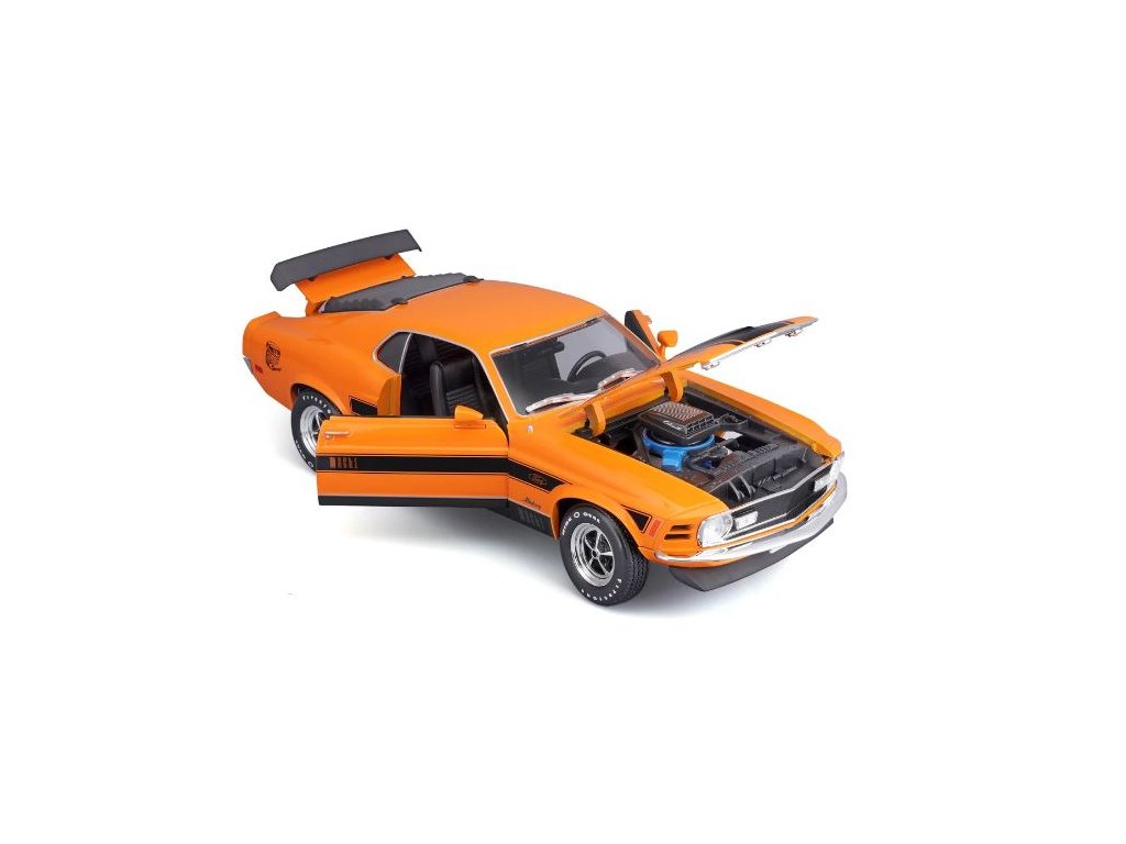 Model Special Edition 1:18 1970 Ford Mustang Mach 1 je skutečným klenotem pro každého sběratele či milovníka historických vozů. Tento model zaujme na první pohled svým věrným ztvárněním legendárního amerického muscle caru. Vyroben je z kvalitního litého kovu s precizně zpracovanými plastovými detaily, které umocňují jeho realističnost. Otevírací dveře, kapota a kufr umožňují nahlédnout do věrně provedeného interiéru a motorového prostoru. Model má plně funkční řízení, díky kterému lze otáčet předními koly. Dále je vybaven odpružením všech čtyř kol, což zajišťuje větší autenticitu pohybu. U některých verzí je možné i nastavit polohu opěradel, což je u modelů této velikosti výjimečné. Mustang je lakován ve stylových barvách, které odkazují na originální design ze 70. let. Vše je zabaleno v designové krabičce, ideální pro vystavení i bezpečné uložení. Rozměry balení činí 12,4 x 33 x 16,4 cm. Tento sběratelský model je vhodný pro děti od 3 let, avšak největší potěšení přinese dospělým fanouškům modelů a automobilové historie. Série Special Edition se vyznačuje vysokou mírou detailnosti a autentičnosti. Je to dokonalý dárek pro všechny, kteří obdivují krásu klasických vozů. Model nejen dobře vypadá, ale i přesně kopíruje tvary a proporce originálu. Jeho zpracování dokládá pečlivost a kvalitu výroby, kterou ocení i nároční sběratelé. Z tohoto důvodu je 1970 Ford Mustang Mach 1 jedním z nejžádanějších modelů této edice.  Klíčová slova: Mustang, model 1:18, kovový model, Special Edition, sběratelský model, Ford Mustang, otevírací dveře, funkční řízení, odpružení kol, detailní zpracování, muscle car, auto model, plastové detaily, klasické auto, model pro sběratele.