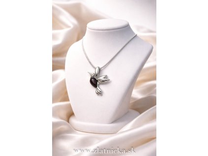 strieborný prívesok kolibrík s jantárom