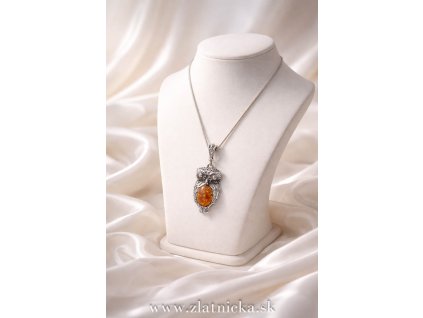 Strieborný náhrdelník s príveskom sova a jantár