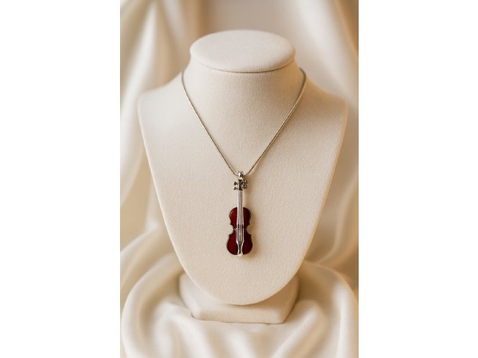 Elegantný hudobný prívesok zo striebra