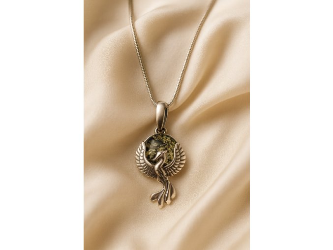 Prívesok fénix so zeleným jantárom