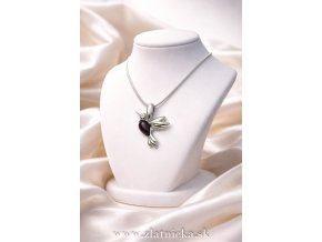 strieborný prívesok kolibrík s jantárom