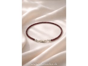 Granátový náramok z fazetovaných prírodných granátov so strieborným zapínaním