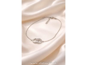 Strieborný náramok s prepojenými kruhmi a zirkónmi