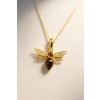 Jantárový prívesok v tvare včely zo striebra, pozlátený