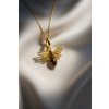 Strieborný pozlátený prívesok s jantárom v tvare včely