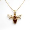 Dámsky pozlátený strieborný prívesok s jantárom – motív včely