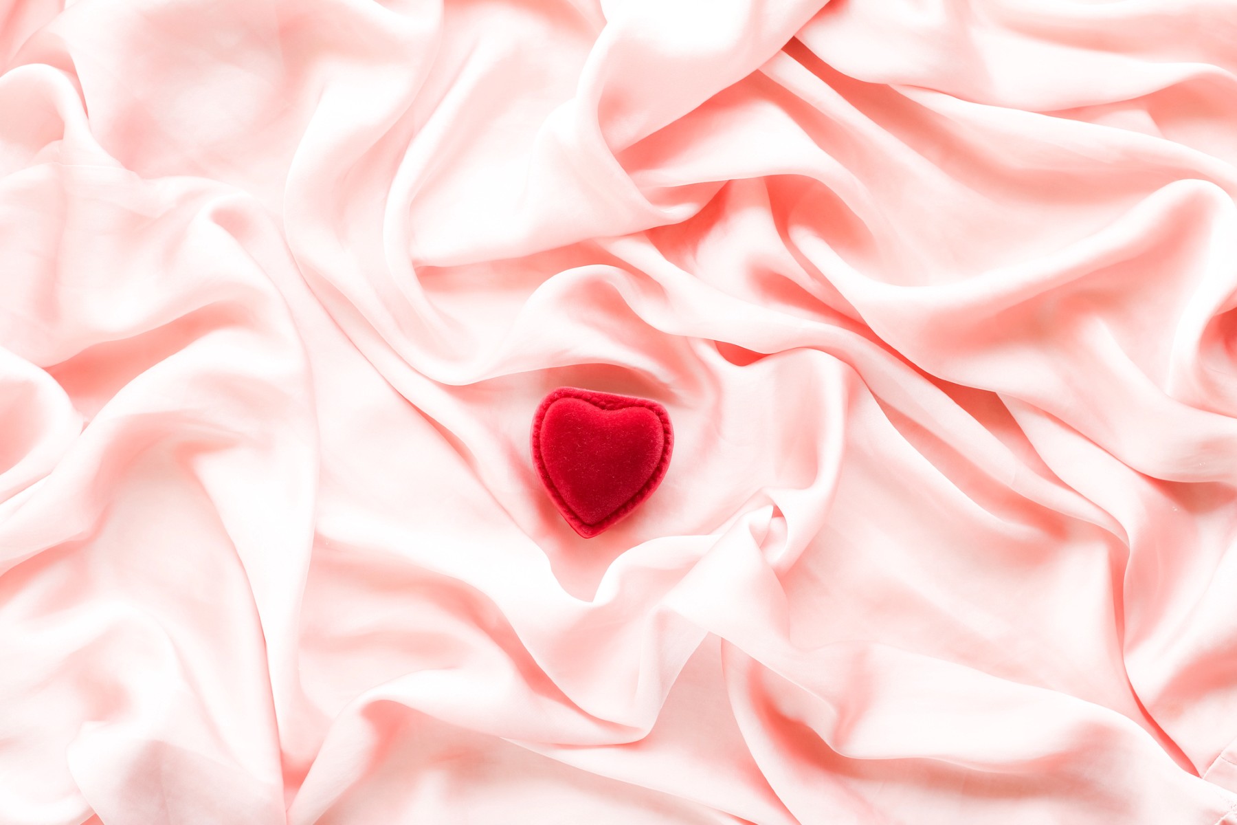 Valentýn: Jak vybrat šperk, který mluví za vás