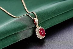 Šperky: Červená patří k Valentýnu
