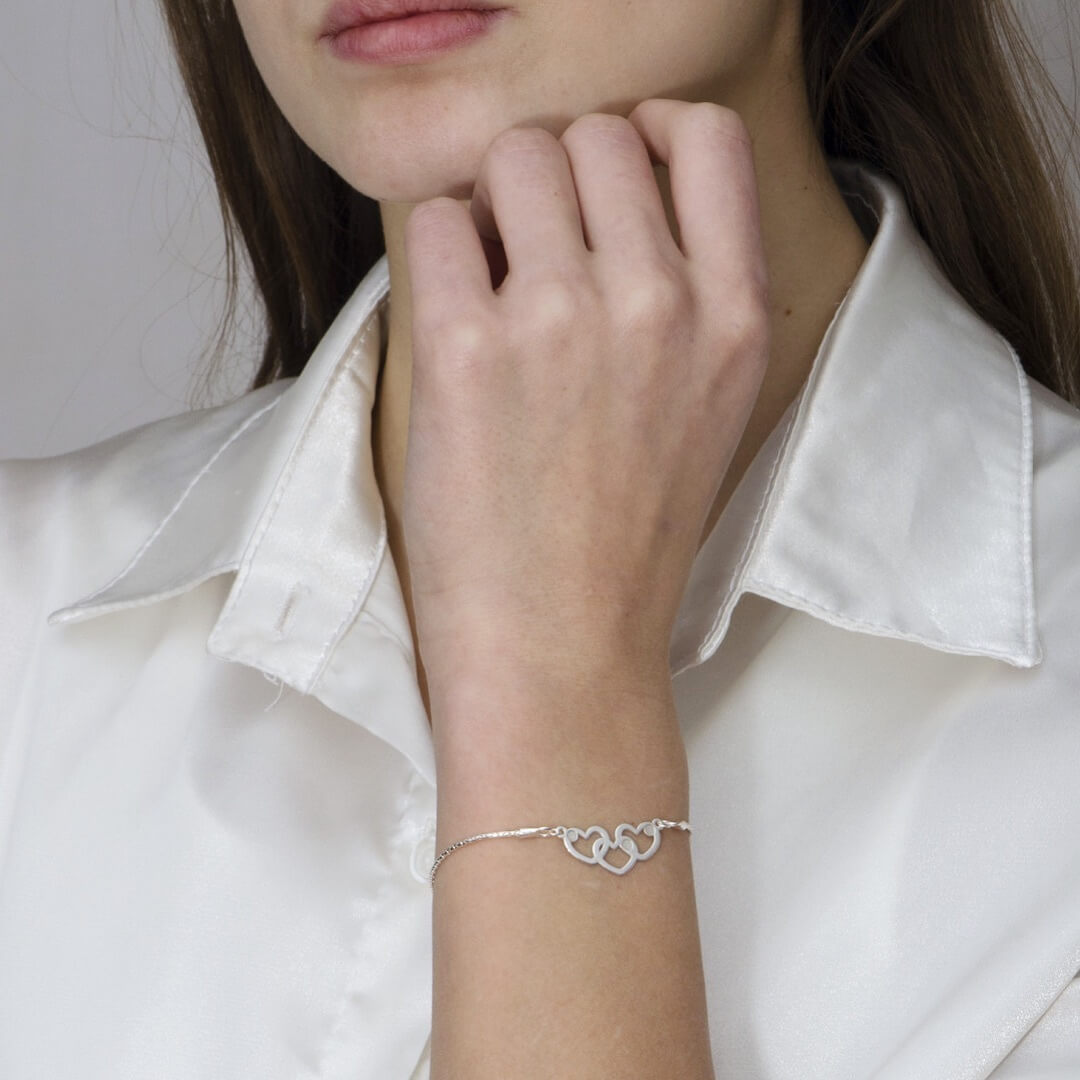 Vybíráte identický šperk pro manželku a dceru?