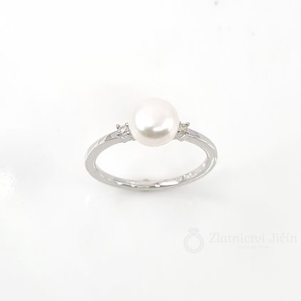 Stříbrný prsten s perlou a brilianty