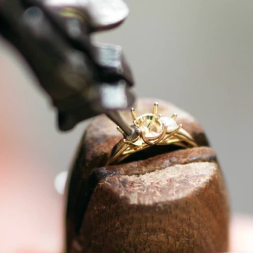 Zlatnický slovník: Přehled kovů, diamantů a šperkařských úprav