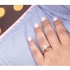 zasnubni prstynek CHLOE s lab grown diamantem moissanitem zlatnicke studio salaba zlatnictvi