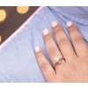 zasnubni prstynek CHLOE s lab grown diamantem moissanitem zlatnicke studio salaba zlatnictvi