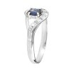 37541 6 prsten z bileho zlata se safirem v objeti briliantu
