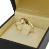 38513 4 elegantni prsten zlute zlato s briliantem v objeti
