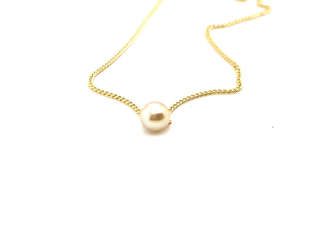 AKONAH11řetízek ze žlutého zlata s mořskou perlou AKOYA z Vietnamu zlatnictvivymolovi.cz  #akoya#perla#bila#kulata#retizek#zlute#zlato#minimalismus#