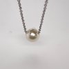 Mořká perla AKOYA v bílé barvě na řetízku z bílého zlata  Dárková krabička a certifikát o pravosti perly zdarma