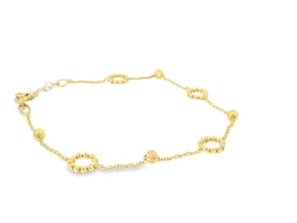 Jemný zlatý náramok s guľôčkami a lesklými detailmi