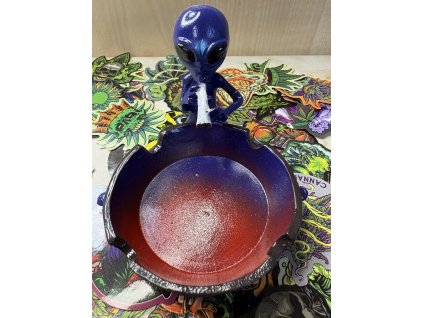 Popelník mimozemšťan fialový