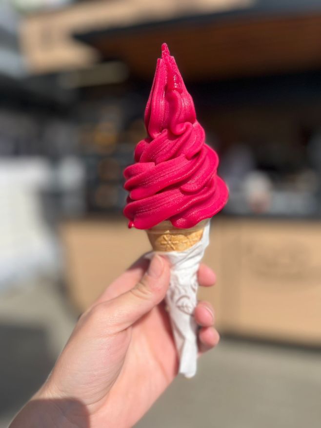 🎉 Konec školního roku je tu! 🎒☀️ Oslavte začátek prázdnin s pořádnou porcí točené zmrzliny! 🍦💛 Za vysvědčení, za zvládnutý...