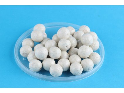 Boilies v Dipu White Scopex 16 mm 500 g Krmiva Hulín