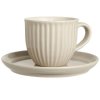 salek s posalkem latte mynte