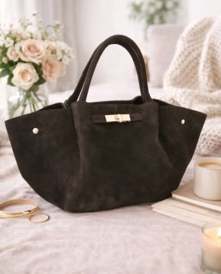 Jemná elegance pro každý den 🤍👜 Styl, který podtrhne tvůj outfit a nikdy nevyjde z módy ✨☕🌿 #elegantnistyl #kabelka...