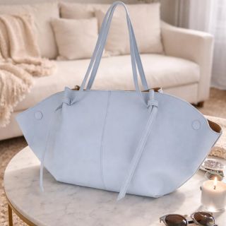 Jemná elegancia na každý deň 💙👜✨ #style #kabelka #ootd #fashioninspo #minimalizmus