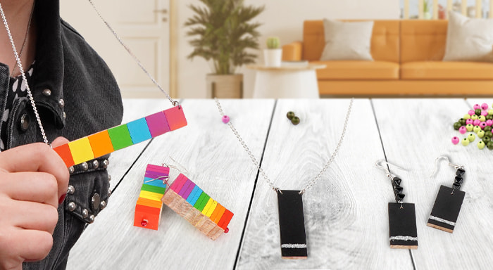 Modeschmuck mit farbigen Holzstäbchen herstellen - Anleitung