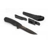 Das Bushcraft Black Carbon-Messer von Morakniv. Der Rücken der Klinge ist so geschliffen, dass er mit einem Feuerstarter verwendet werden kann. Dank der Schlaufe und des Clips an der Polymer-Scheide ist Ihr Messer immer griffbereit.