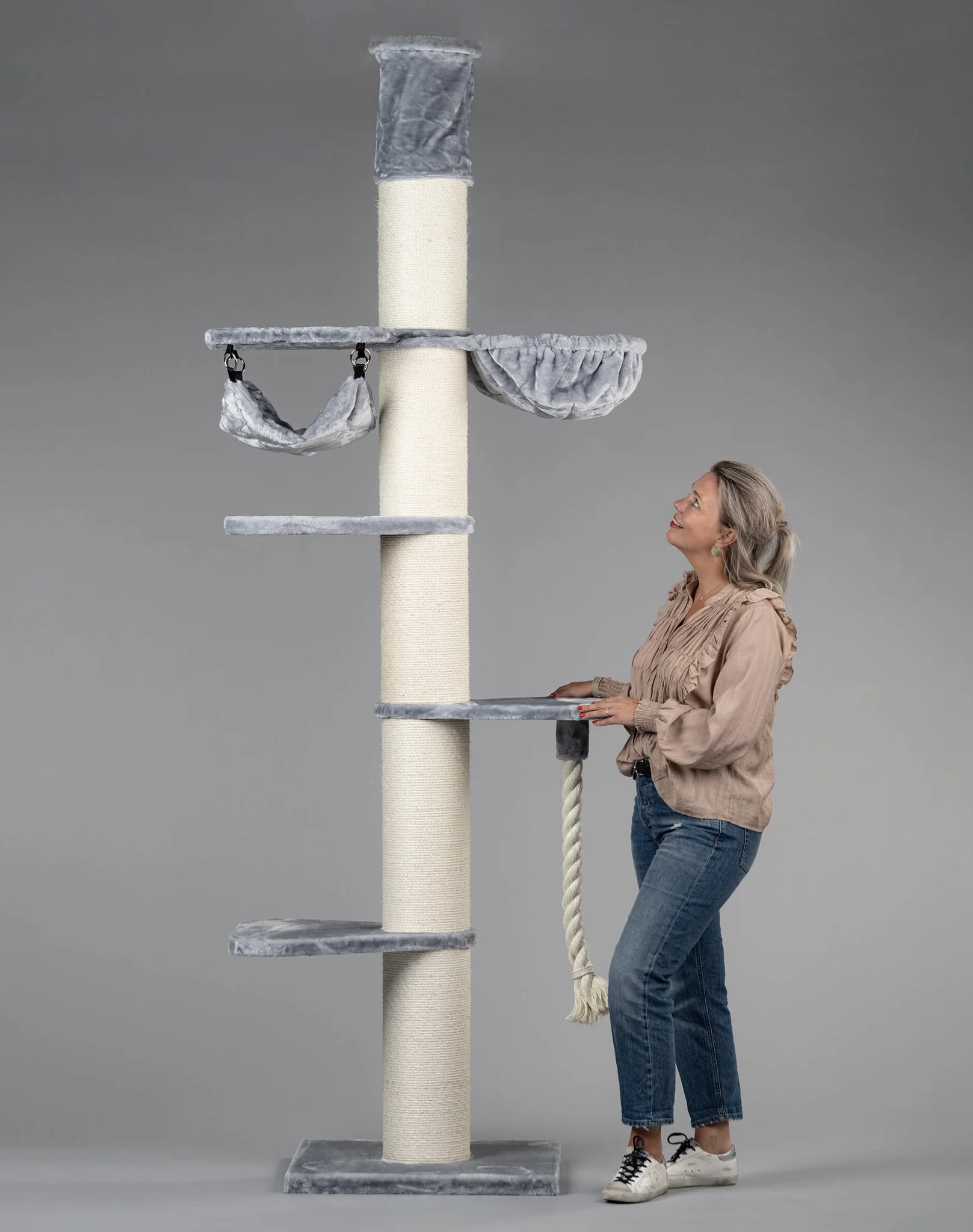 Rhr XXL Kočičí škrabadlo ROSALINA  světle  šedá