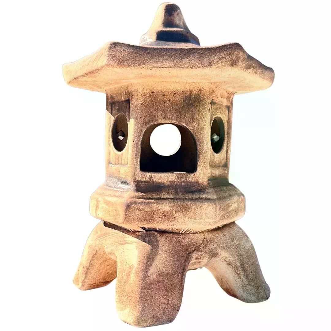 boční pohled na asijskou keramickou lampu