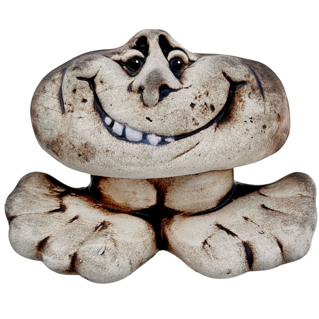 Smíšek na nožičkách v zahradě