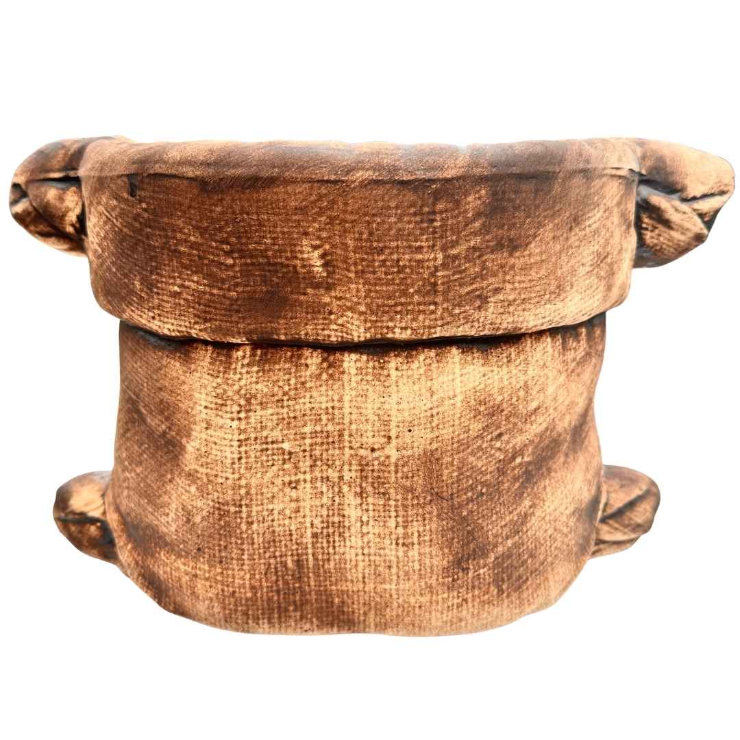 Květináč ve tvaru jutového pytle